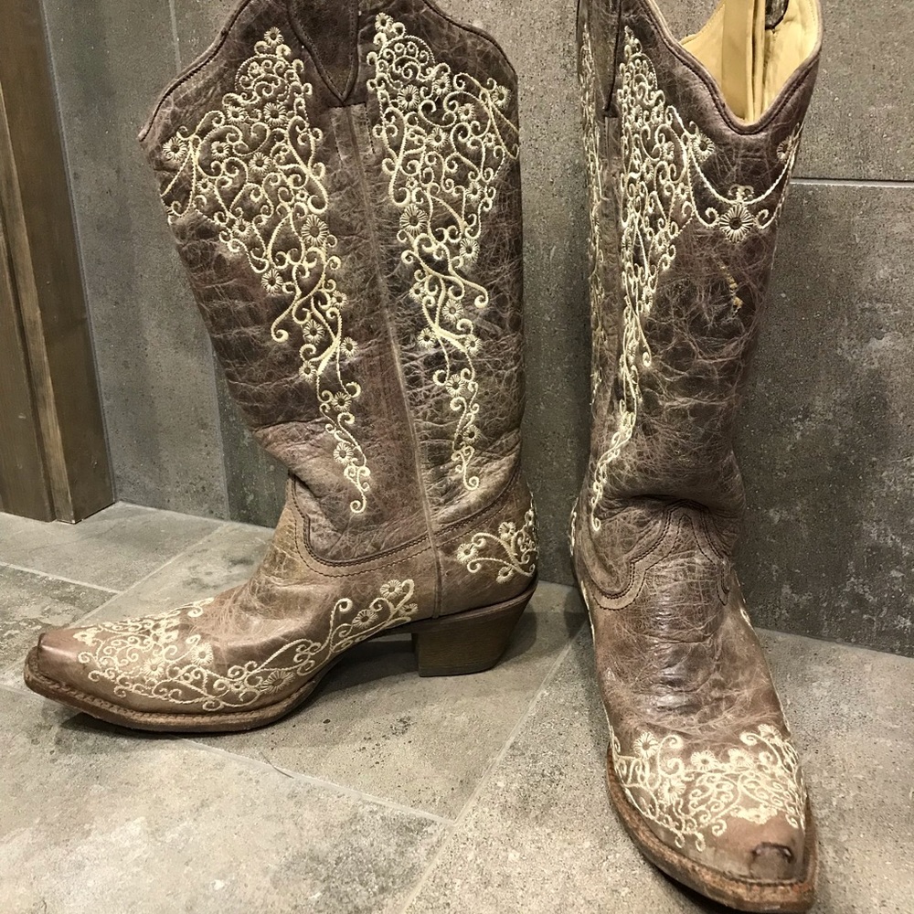 Corral boots size 9 1/2